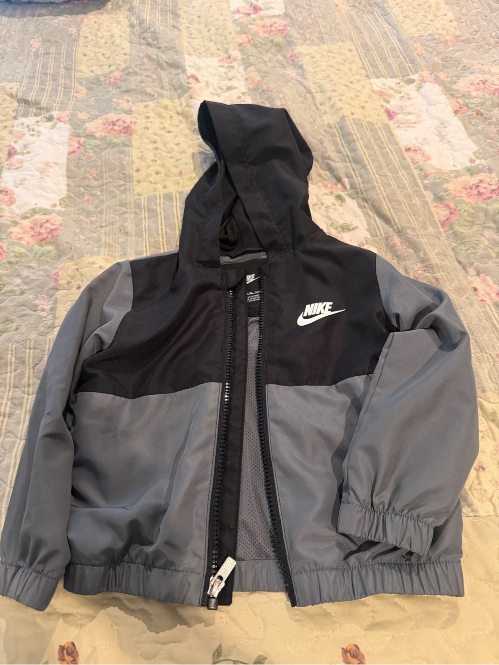 Nike Kids' Dri-FIT Futura Windrunner Full-Zip Jacket. Size 2t VGC.